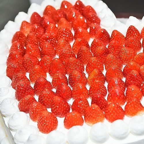 Lyrow 100 Realistic Artificial Strawberries Decor
