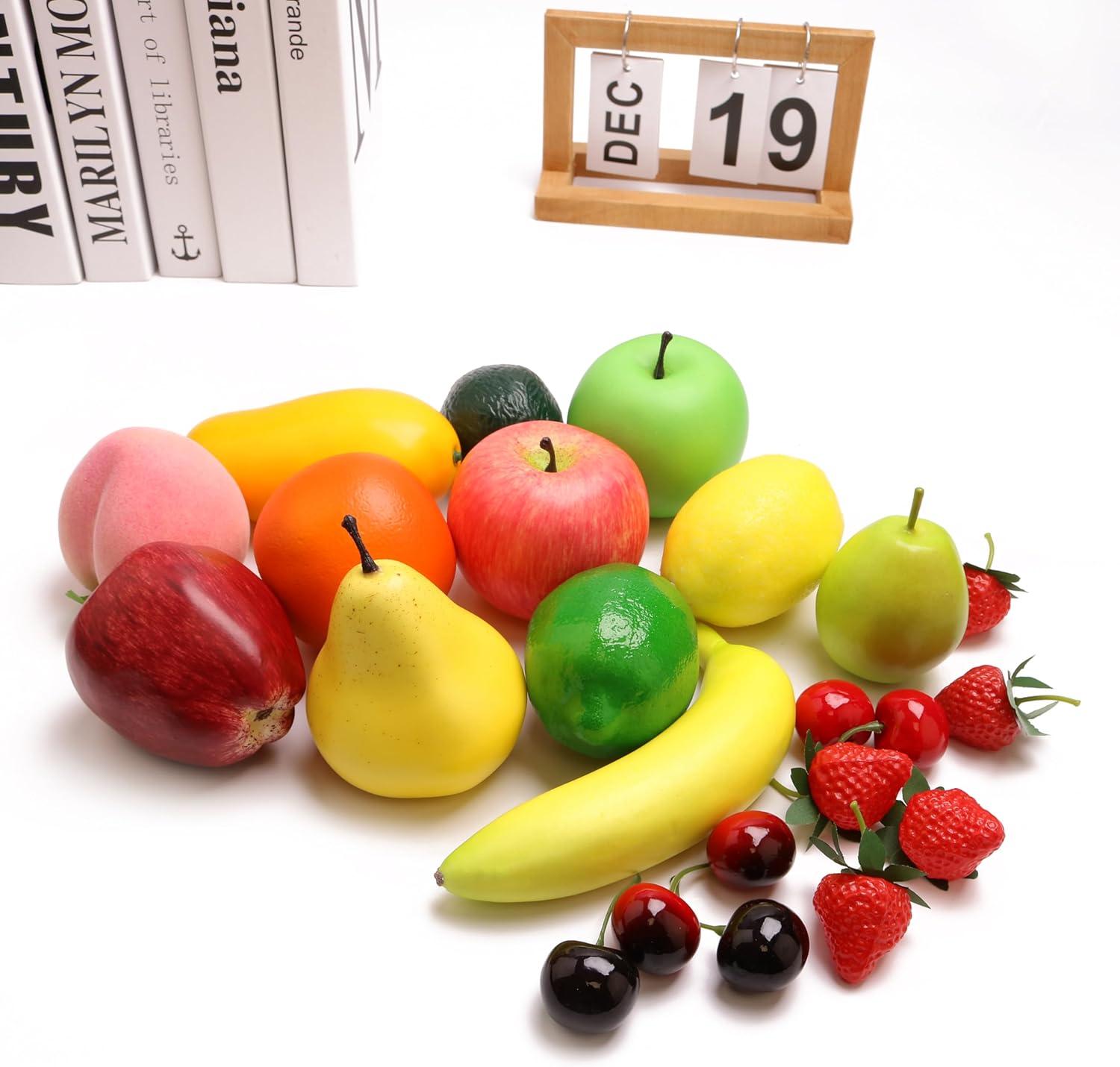 50PCS Realistic Artificial Strawberry Decorations